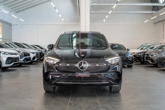 MERCEDES-BENZ GLC 220 d AMG Line 4matic / Panorama-Schiebedach / Ambiente-Beleuchtung / Sitzheizung