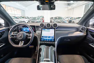 MERCEDES-BENZ GLC 220 d AMG Line 4matic / Panorama-Schiebedach / Ambiente-Beleuchtung / Sitzheizung