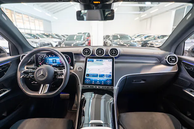MERCEDES-BENZ GLC 220 d AMG Line 4matic / Panorama-Schiebedach / Ambiente-Beleuchtung / Sitzheizung