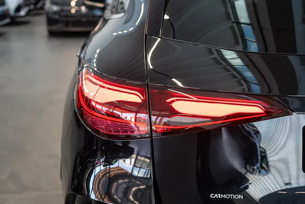 MERCEDES-BENZ GLC 220 d AMG Line 4matic / Panorama-Schiebedach / Ambiente-Beleuchtung / Sitzheizung