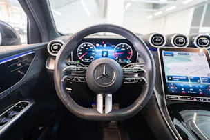 MERCEDES-BENZ GLC 220 d AMG Line 4matic / Panorama-Schiebedach / Ambiente-Beleuchtung / Sitzheizung