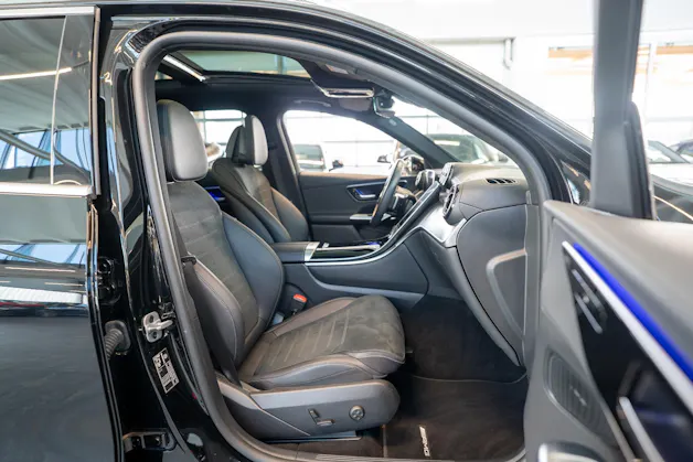 MERCEDES-BENZ GLC 220 d AMG Line 4matic / Panorama-Schiebedach / Ambiente-Beleuchtung / Sitzheizung