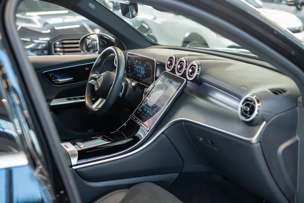 MERCEDES-BENZ GLC 220 d AMG Line 4matic / Panorama-Schiebedach / Ambiente-Beleuchtung / Sitzheizung