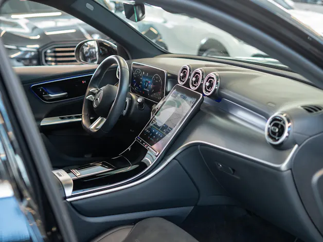 MERCEDES-BENZ GLC 220 d AMG Line 4matic / Panorama-Schiebedach / Ambiente-Beleuchtung / Sitzheizung