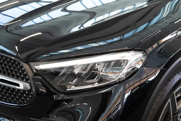 MERCEDES-BENZ GLC 220 d AMG Line 4matic / Panorama-Schiebedach / Ambiente-Beleuchtung / Sitzheizung