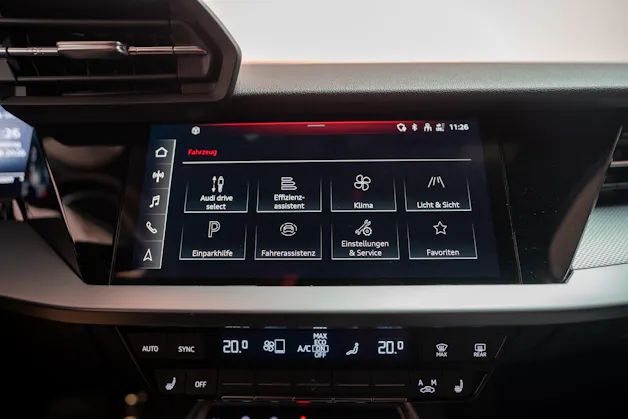 AUDI S3 Limousine 2.0 TFSI quattro S-Tronic / / Virtual Cockpit / Abstand-tempomat / Sitzheizung