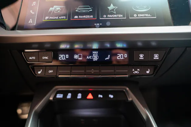 AUDI S3 Limousine 2.0 TFSI quattro S-Tronic / / Virtual Cockpit / Abstand-tempomat / Sitzheizung