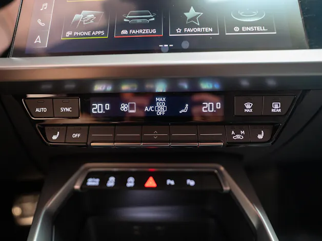 AUDI S3 Limousine 2.0 TFSI quattro S-Tronic / / Virtual Cockpit / Abstand-tempomat / Sitzheizung
