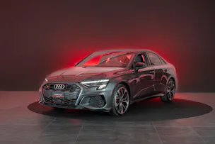 AUDI S3 Limousine 2.0 TFSI quattro S-Tronic / / Virtual Cockpit / Abstand-tempomat / Sitzheizung