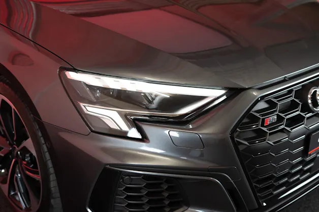 AUDI S3 Limousine 2.0 TFSI quattro S-Tronic / / Virtual Cockpit / Abstand-tempomat / Sitzheizung
