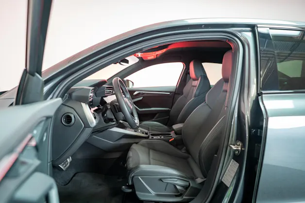 AUDI S3 Limousine 2.0 TFSI quattro S-Tronic / / Virtual Cockpit / Abstand-tempomat / Sitzheizung