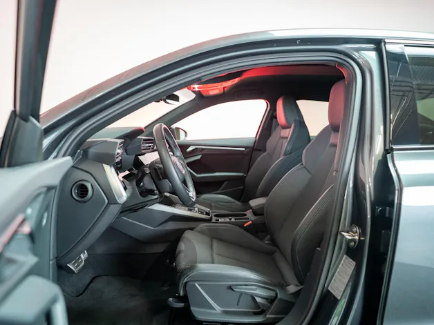 AUDI S3 Limousine 2.0 TFSI quattro S-Tronic / / Virtual Cockpit / Abstand-tempomat / Sitzheizung