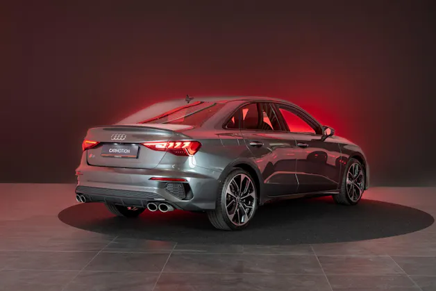 AUDI S3 Limousine 2.0 TFSI quattro S-Tronic / / Virtual Cockpit / Abstand-tempomat / Sitzheizung