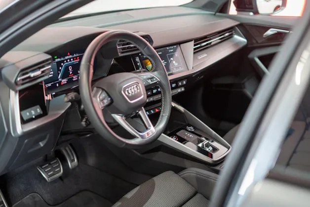 AUDI S3 Limousine 2.0 TFSI quattro S-Tronic / / Virtual Cockpit / Abstand-tempomat / Sitzheizung