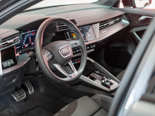 AUDI S3 Limousine 2.0 TFSI quattro S-Tronic / / Virtual Cockpit / Abstand-tempomat / Sitzheizung