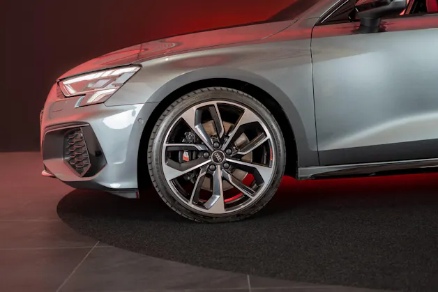 AUDI S3 Limousine 2.0 TFSI quattro S-Tronic / / Virtual Cockpit / Abstand-tempomat / Sitzheizung