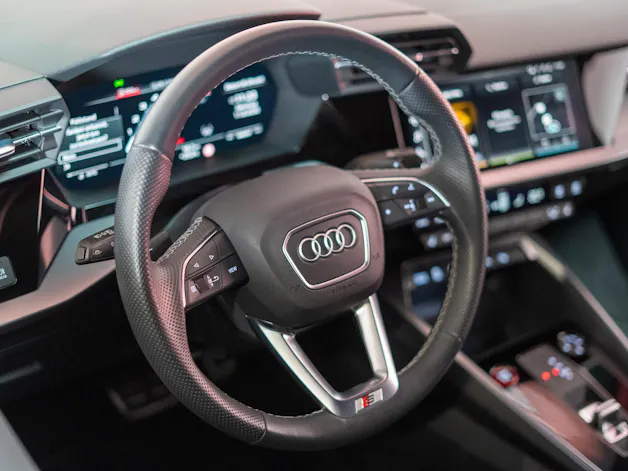 AUDI S3 Limousine 2.0 TFSI quattro S-Tronic / / Virtual Cockpit / Abstand-tempomat / Sitzheizung