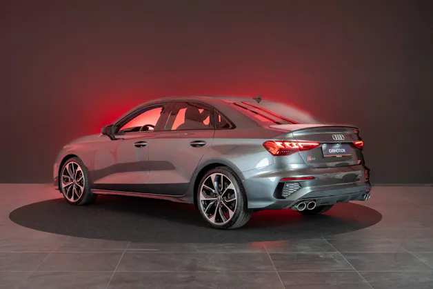 AUDI S3 Limousine 2.0 TFSI quattro S-Tronic / / Virtual Cockpit / Abstand-tempomat / Sitzheizung