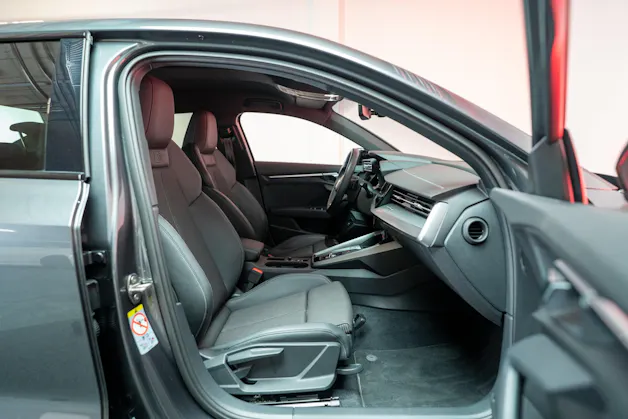 AUDI S3 Limousine 2.0 TFSI quattro S-Tronic / / Virtual Cockpit / Abstand-tempomat / Sitzheizung