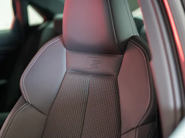 AUDI S3 Limousine 2.0 TFSI quattro S-Tronic / / Virtual Cockpit / Abstand-tempomat / Sitzheizung