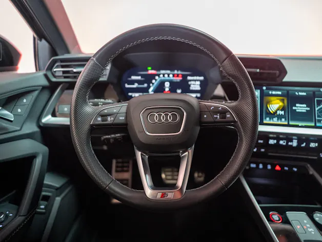 AUDI S3 Limousine 2.0 TFSI quattro S-Tronic / / Virtual Cockpit / Abstand-tempomat / Sitzheizung