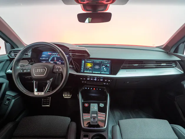 AUDI S3 Limousine 2.0 TFSI quattro S-Tronic / / Virtual Cockpit / Abstand-tempomat / Sitzheizung