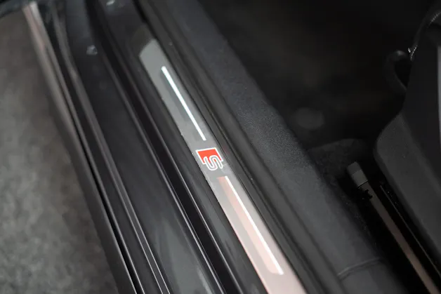 AUDI S3 Limousine 2.0 TFSI quattro S-Tronic / / Virtual Cockpit / Abstand-tempomat / Sitzheizung