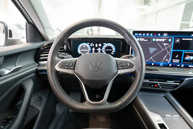 VW Passat Variant 2.0 TDI Business DSG / CH-Fahrzeug / Head-Up / El. Sitze