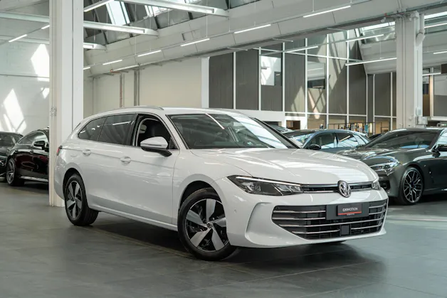 VW Passat Variant 2.0 TDI Business DSG / CH-Fahrzeug / Head-Up / El. Sitze