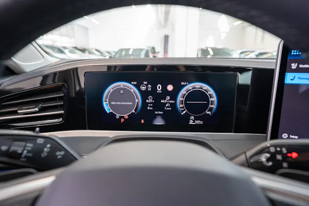 VW Passat Variant 2.0 TDI Business DSG / CH-Fahrzeug / Head-Up / El. Sitze