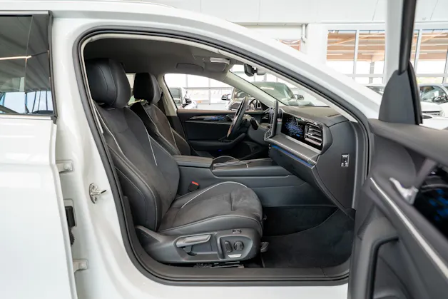 VW Passat Variant 2.0 TDI Business DSG / CH-Fahrzeug / Head-Up / El. Sitze