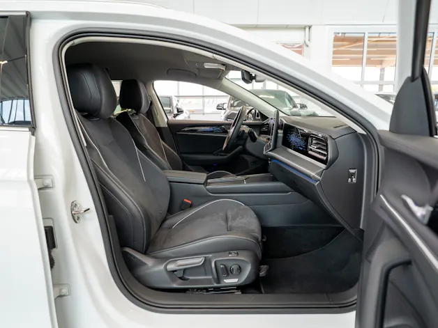 VW Passat Variant 2.0 TDI Business DSG / CH-Fahrzeug / Head-Up / El. Sitze