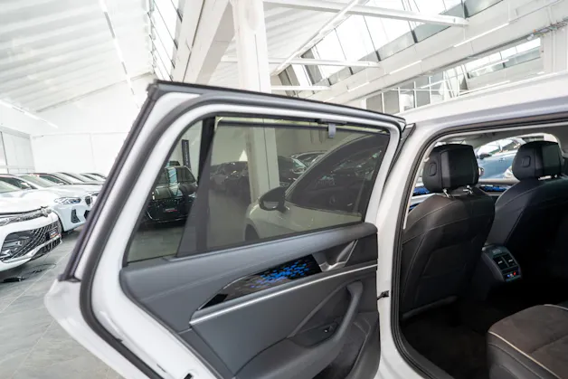 VW Passat Variant 2.0 TDI Business DSG / CH-Fahrzeug / Head-Up / El. Sitze