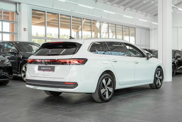 VW Passat Variant 2.0 TDI Business DSG / CH-Fahrzeug / Head-Up / El. Sitze