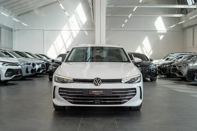 VW Passat Variant 2.0 TDI Business DSG / CH-Fahrzeug / Head-Up / El. Sitze