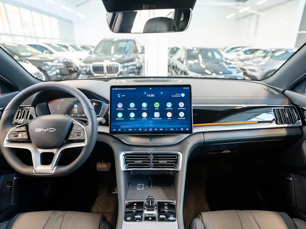 BYD Seal U DM-i Design AWD / Panorama / Head-Up Display / 360° Kamera / sofort verfügbar