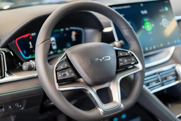 BYD Seal U DM-i Design AWD / Panorama / Head-Up Display / 360° Kamera / sofort verfügbar
