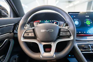 BYD Seal U DM-i Design AWD / Panorama / Head-Up Display / 360 Kamera / sofort verfügbar