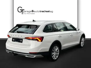 SKODA Octavia Combi 2.0 TDI DSG Scout 4x4