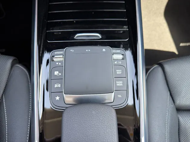 MERCEDES-BENZ EQA 300 Swiss Star AMG Line 4matic