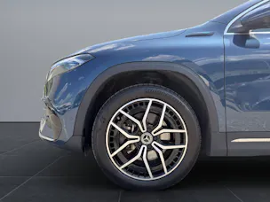 MERCEDES-BENZ EQA 300 Swiss Star AMG Line 4matic