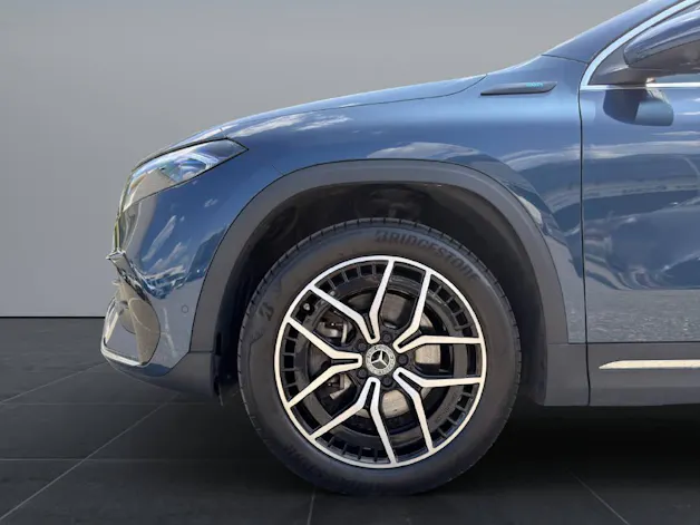 MERCEDES-BENZ EQA 300 Swiss Star AMG Line 4matic