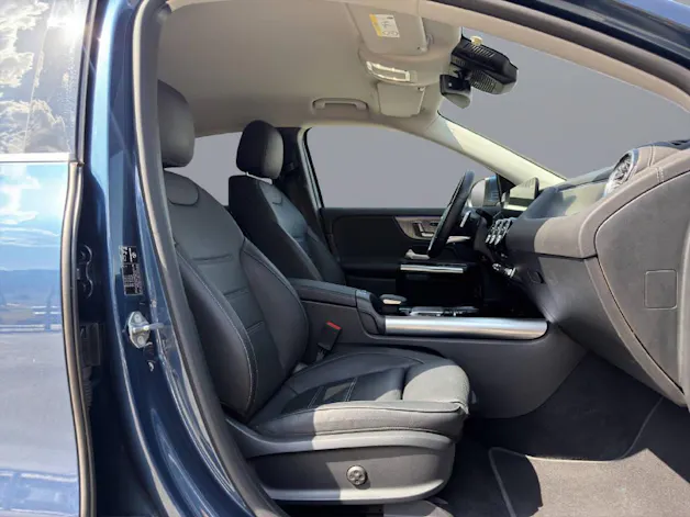MERCEDES-BENZ EQA 300 Swiss Star AMG Line 4matic