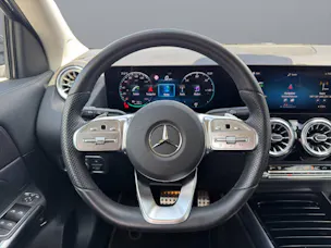 MERCEDES-BENZ EQA 300 Swiss Star AMG Line 4matic