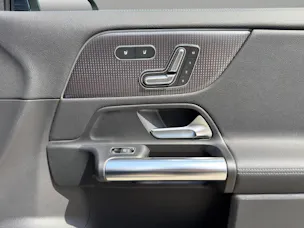 MERCEDES-BENZ EQA 300 Swiss Star AMG Line 4matic