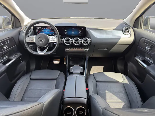 MERCEDES-BENZ EQA 300 Swiss Star AMG Line 4matic