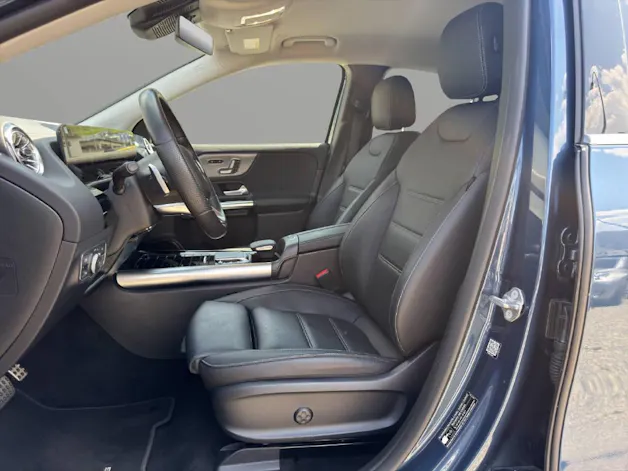 MERCEDES-BENZ EQA 300 Swiss Star AMG Line 4matic