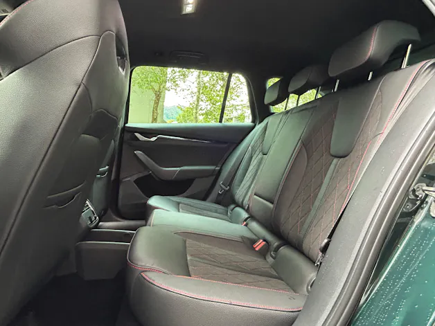 SKODA Octavia Combi 2.0 TSI DSG RS 30 Years Edition