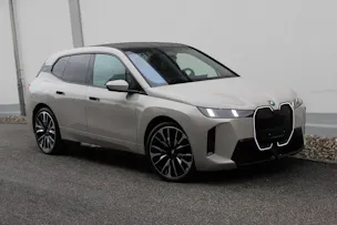 BMW iX xDrive60 M Sport Pro Dune Grey metallic *0.9%-LEASINGAKTION* OHNE Anzahlung CHF 700.-/Monat, 15'000 km/Jahr