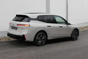 BMW iX xDrive60 M Sport Pro Dune Grey metallic *0.9%-LEASINGAKTION* OHNE Anzahlung CHF 700.-/Monat, 15'000 km/Jahr